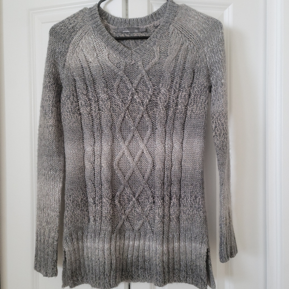 Prana leisel pullover v-neck/ multi-color grey/ women's size xs excellent con.